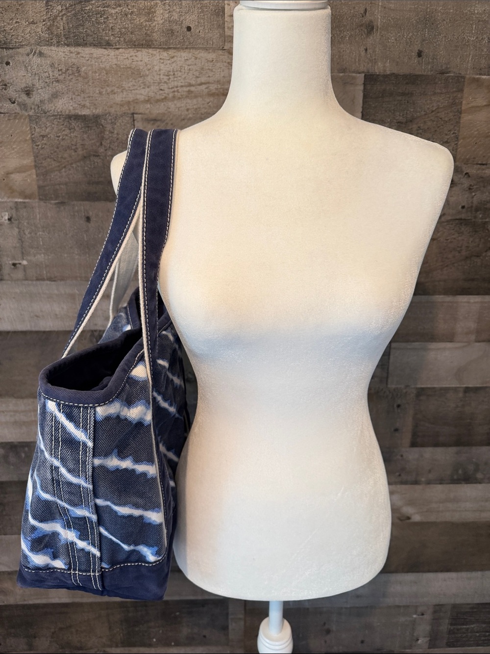 Lands’ End Tote - Picture 3 of 16